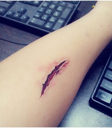 جلوه های ویژه گریم Special Effects - Life-like Bleeding Werewolf Walking Dead Scratch Wound