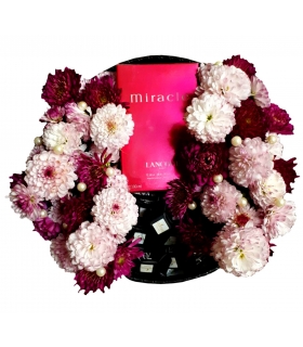 عطر و گل داوودی مینیاتوری با شکلات و مروارید