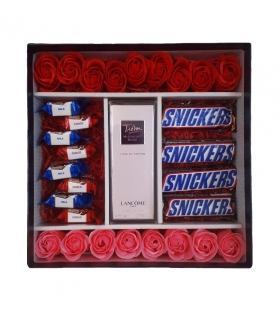 پک هدیه عطر با گل صابونی شکلات اسنیکرز
