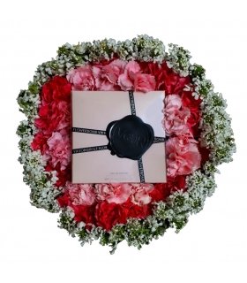 پک هدیه عطر و گل میخک مینیاتوری و گل مرواریدی