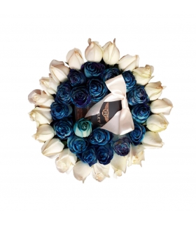 پک هدیه عطر با گل رز آبی و سفید